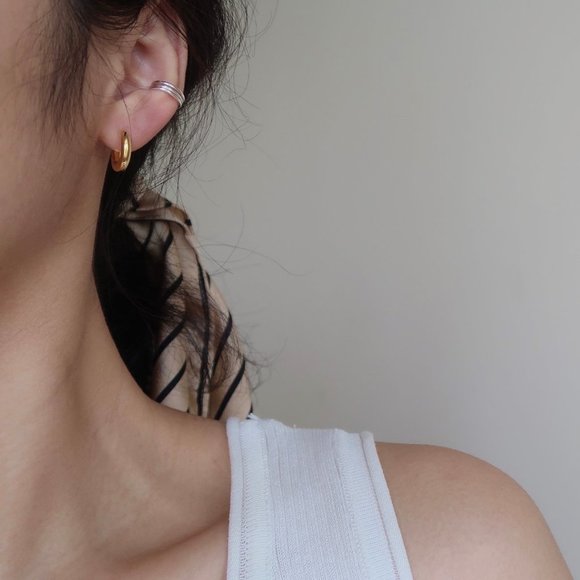 NEW 18K Gold Plated Round Tube Hoop Earrings - Picture 8 of 9